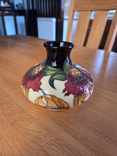 Moorcroft vase anna lily by - moorcroft,