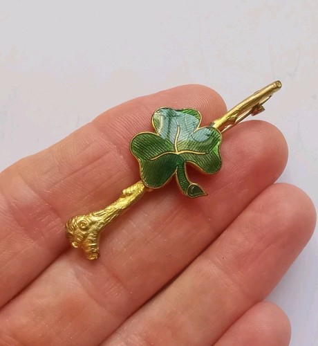 Vintage gold tone shamrock - vintage,