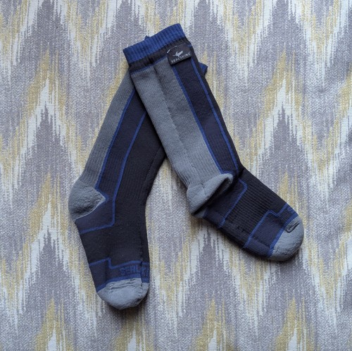 New without tags sealskinz - new,