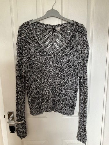 Ladies black and white neck - white, v