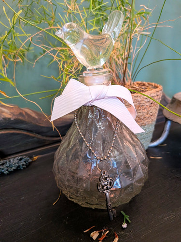 Vintage clear glass decanter - clear,