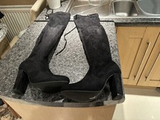 Ladies Size 7 Black Suede