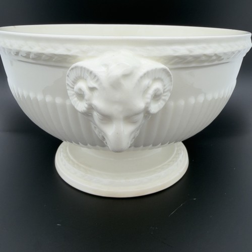Wedgwood barlaston footed edme - barlaston,