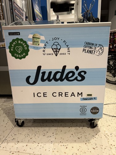 Ice cream freezer dressed for