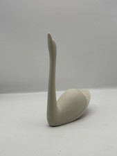 IBIS Aveiro Porcelain Swan