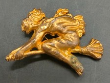 Vintage Witch on Broom Brooch – Gilt Metal 5 cm × 4.5 cm – Classic Halloween
