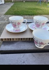 Good Condition 18 Pieces of Duchess Bone China Tea Set Made In England