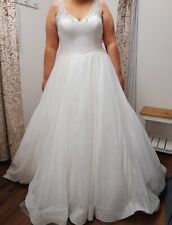 Rachel Allen Lo'Adoro Beautiful princess Wedding Dress  .