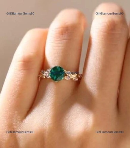 Natural green emerald - ct,