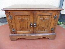 JAYCEE CARVED OAK 2 DOOR TV TELEVISION STAND, INTERTAINMENT UNIT, CLEAN ITEM.