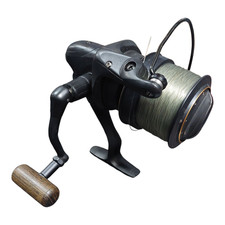 Wychwood Riot Big Pit 65S Carp Fishing Reel - Black