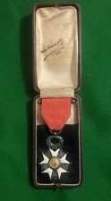 WW1 ISSUE LEGION D’HONNEUR MEDAL IN CASE - PERFECT CONDITION
