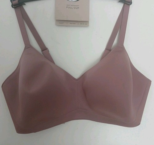 Body visible full cup - visible,