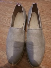 Ladies Tu Size 8 Beige Slip On
