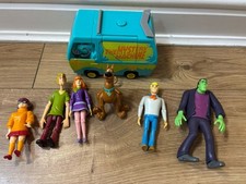 Scooby Doo Mystery Machine including articulated 6 characters
