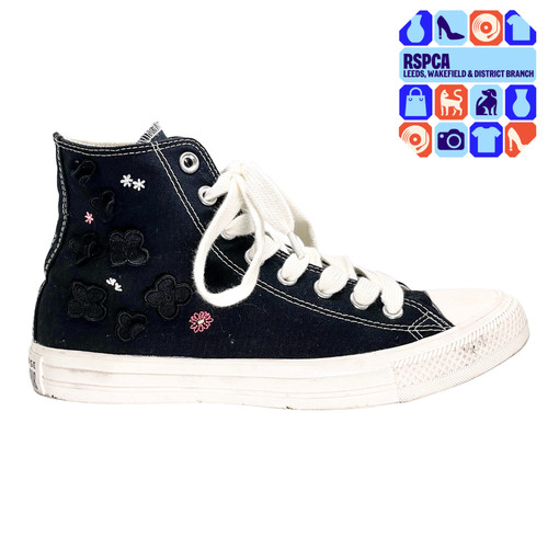 Converse black flowers - 3d,