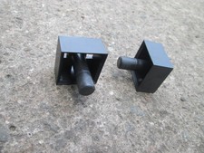 2001-2006 VAUXHALL CORSA C PAIR 2 X GREY PARCEL SHELF PIVOT PIN BLOCK 09115229