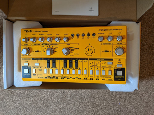 Behringer analog bass - td-3,