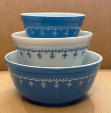 Pyrex Snowflake Blue Garland
