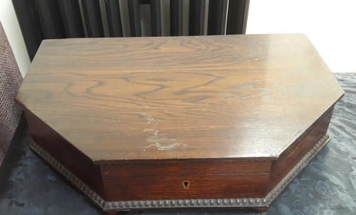 Vintage shaped wood - , empty