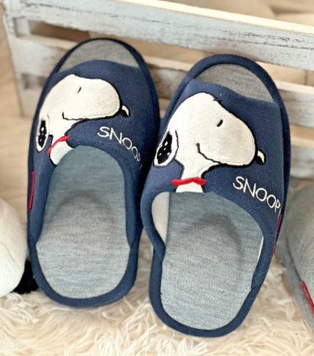 Peanuts snoopy house slippers - snoopy,