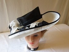 LADIES SINAMAY FORMAL HAT IN BLACK & BEIGE ONE SIZE.