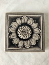 MINTON MAJOLICA FLOWER ANTIQUE