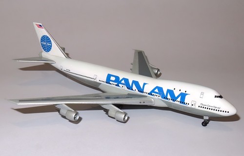 Dragonwings 400 model - of, a