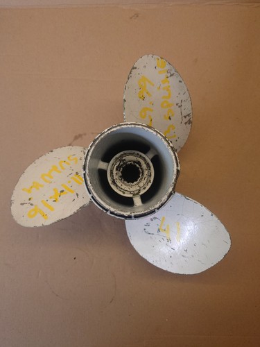 Suzuki outboard propeller - 11, x