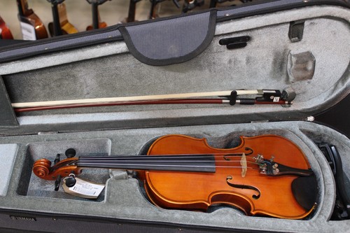 Yamaha size violin outfit - 1/4,