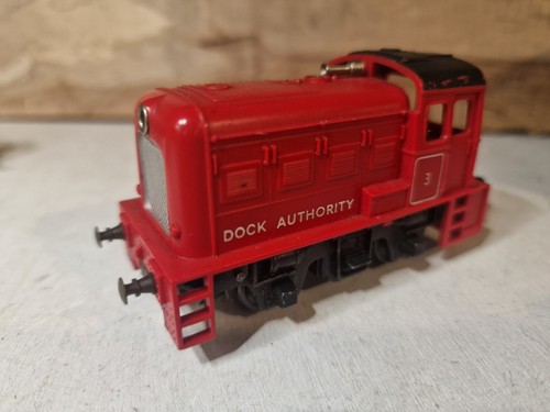 Triang r253 red dock - red,