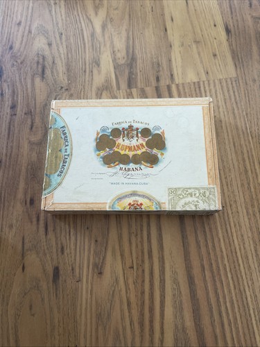 Empty vintage wooden cigar - ,