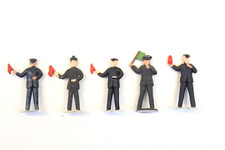 TRAIN GUARD FIGURES PLATFORM