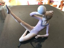 KK135 Lladró Porcelain Figurine Gimnasta No 5.332 Gymnast with ball Gymnast