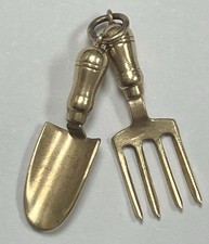 “9ct Yellow Gold Gardening Trowl & Fork Pendant Bracelet Charm Fully Hallmarked”