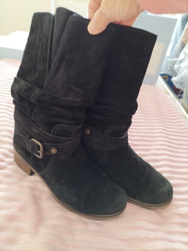 Clarks black suede leather mid