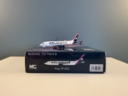 Models 400 icelandair - models,