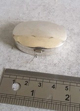 NICE, SMALL OVAL VINTAGE SOLID SILVER PILL BOX . L. 4 . 3 cms IMPORT BIRM.c.1992