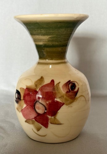 Vintage guernsey pottery vase - guernsey,