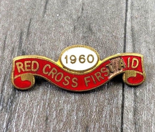 Badge red cross - red, first