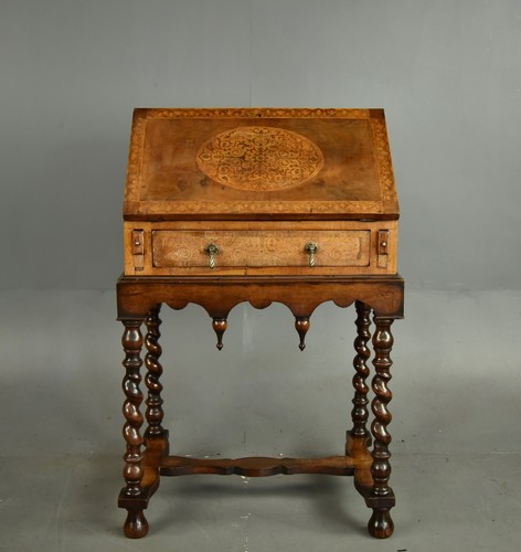 Small antique walnut marquetry - walnut,
