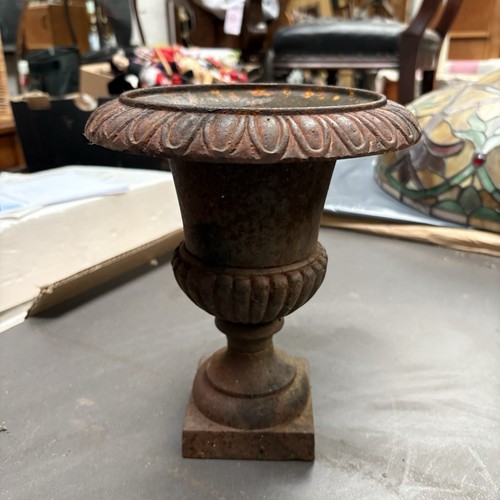 Vintage small cast iron - small, urn
