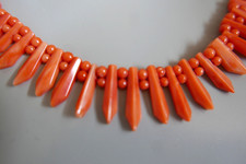 SUPERB, VINTAGE, CARVED REAL SALMON CORAL BEAD FRINGE NECKLACE 28g