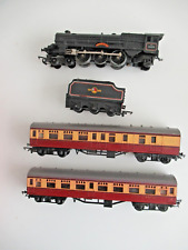 TRIANG OO GAUGE PRINCESS VICTORIA PASSENGER TRAIN SET + 2 GOODS WAGONS