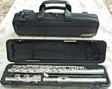 Beautiful Yamaha 211 Flute in