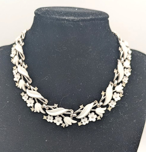 Vintage trifari necklace white - trifari,