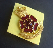 QUEENS LANCASHIRE REGIMENT CAP BADGE & BACKING   BRITISH ARMY