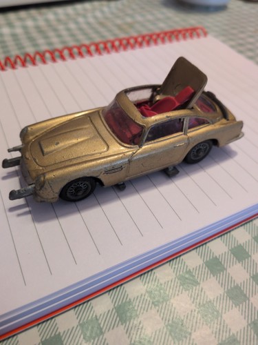 James bond aston - james,