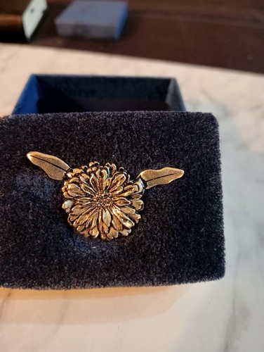 Silver scenes brooch flowers - scenes,