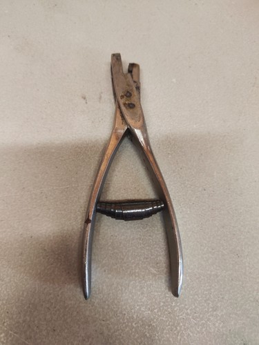 Heavy duty ticket puncher - heavy,